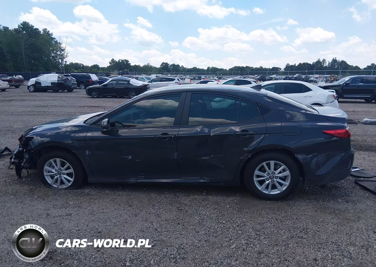 2026 Toyota Camry Le VIN:4T1DAACK2TU703979 - 14