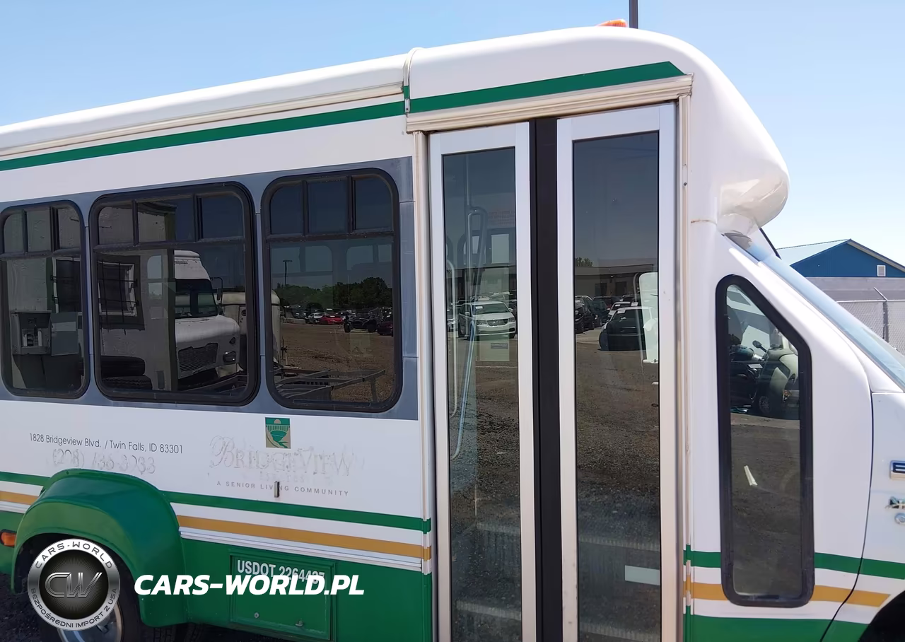 2009 Ford E-350 Cutaway VIN:1FDEE35L69DA88694 - 11