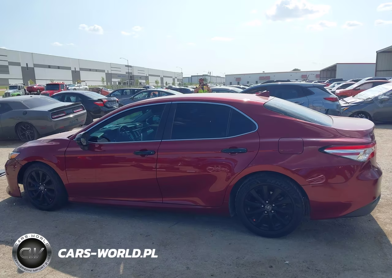 2020 Toyota Camry Le VIN:4T1C11AK8LU341476 - 14