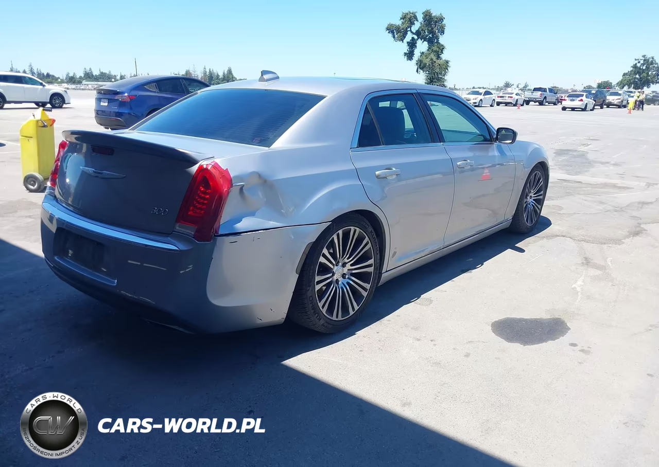 2015 Chrysler 300 Limited VIN:2C3CCAAG1FH872055 - 4
