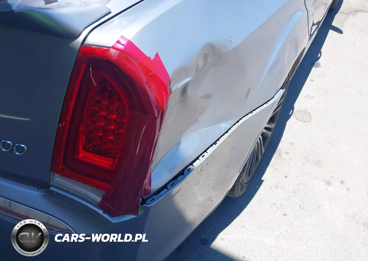 2015 Chrysler 300 Limited VIN:2C3CCAAG1FH872055 - 6