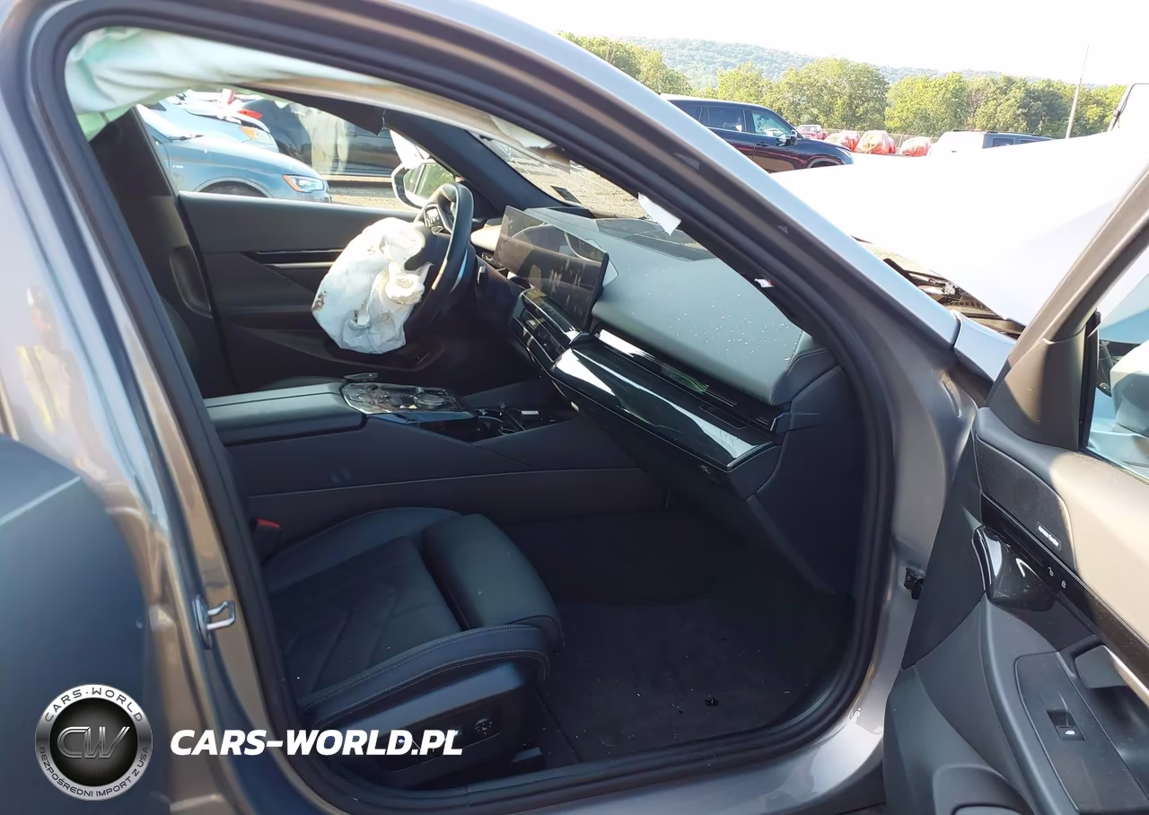 2024 BMW 530I xDrive VIN:WBA53FJ09RCR27991 - 5