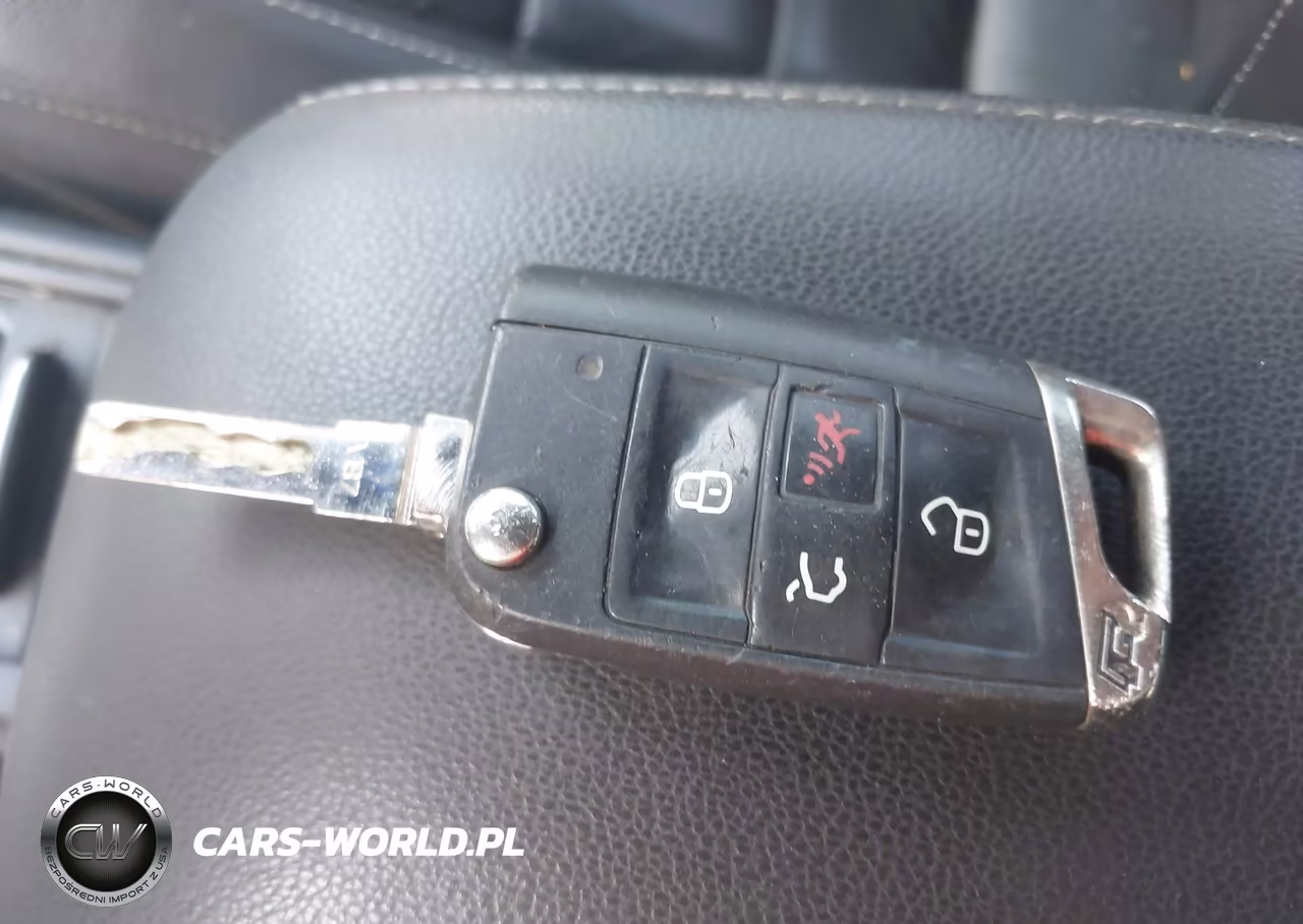2015 Volkswagen Golf R 4-Door VIN:WVWLF7AU4FW181096 - 11