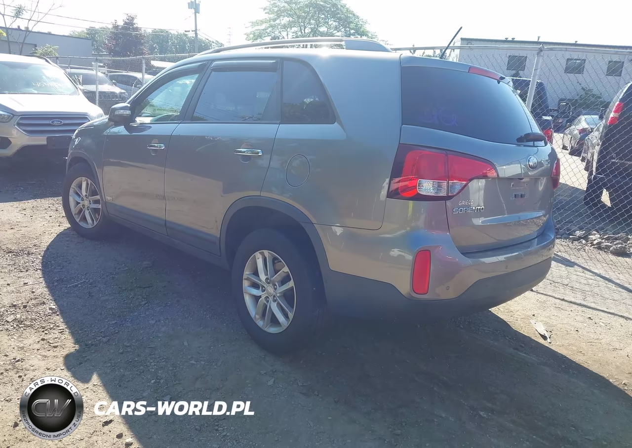 2015 Kia Sorento Lx VIN:5XYKTCA6XFG608888 - 3