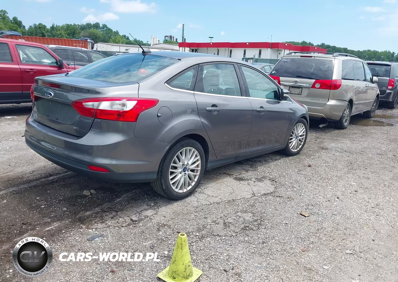 2012 Ford Focus Sel VIN:1FAHP3H28CL276179 - 4