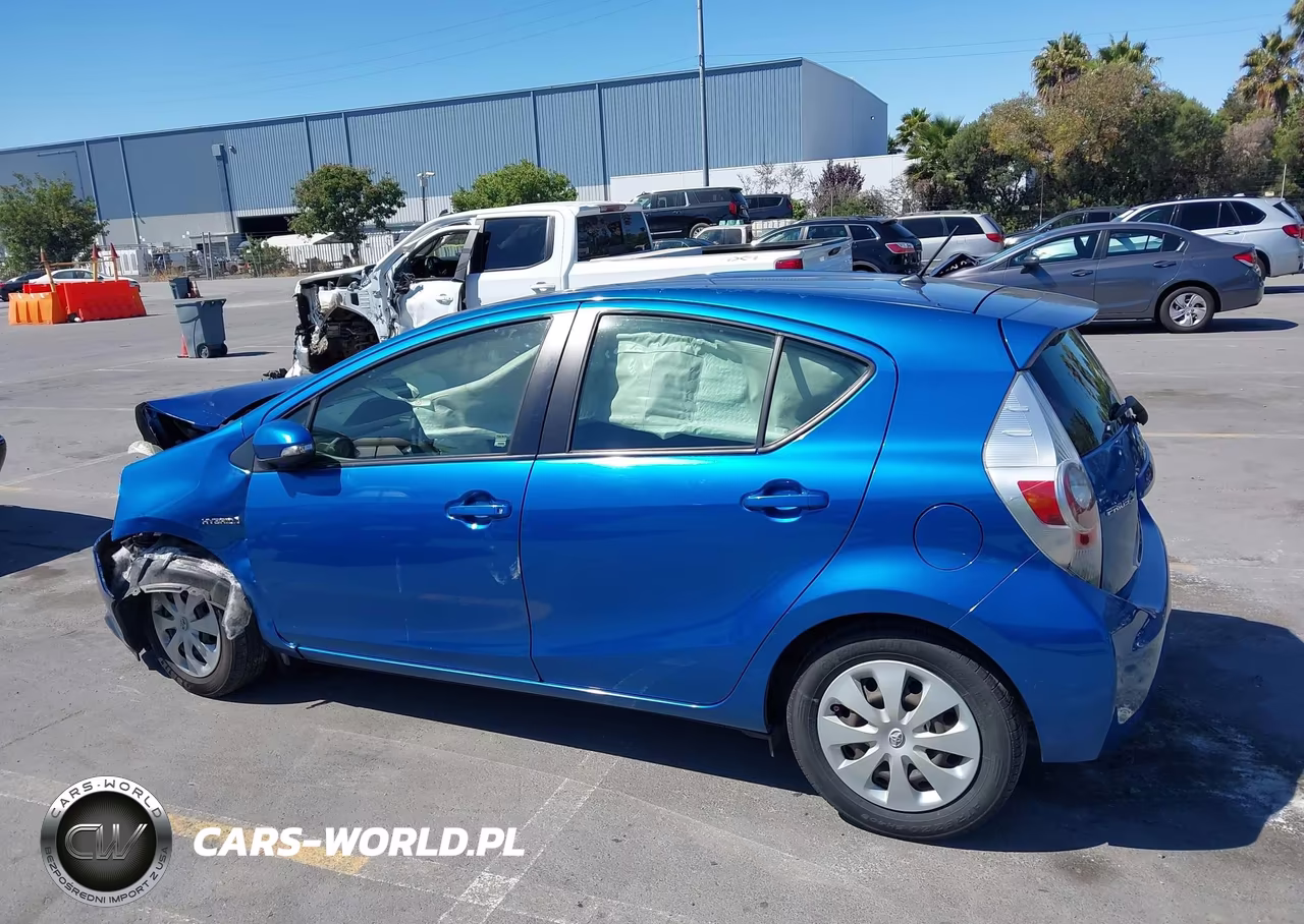 2013 Toyota Prius C Two VIN:JTDKDTB3XD1547329 - 14