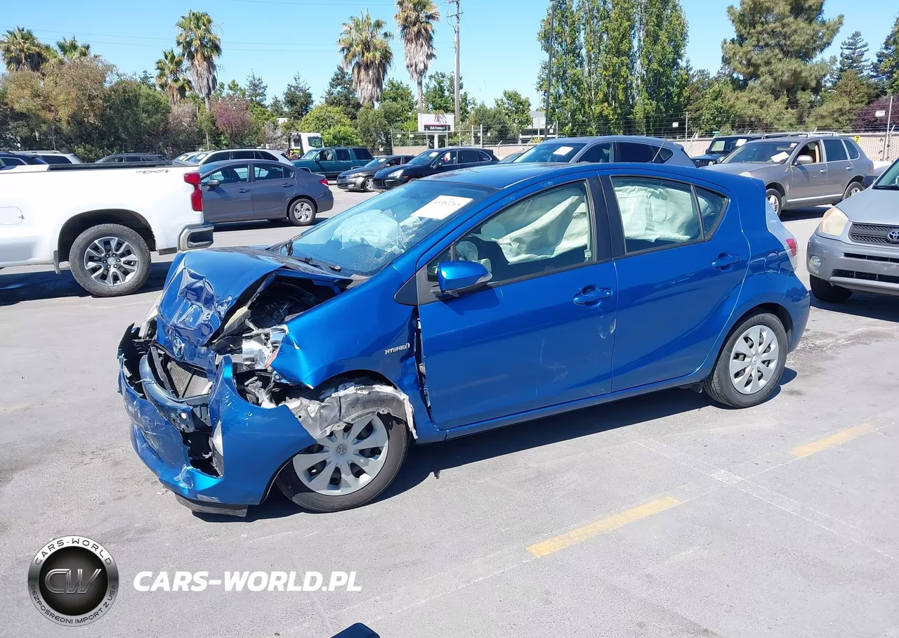2013 Toyota Prius C Two VIN:JTDKDTB3XD1547329 - 2