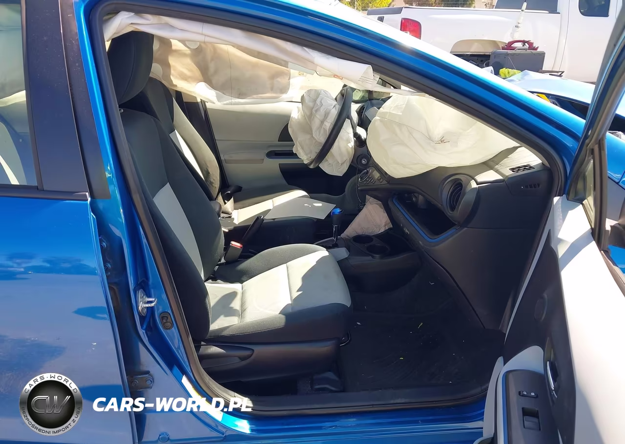 2013 Toyota Prius C Two VIN:JTDKDTB3XD1547329 - 5