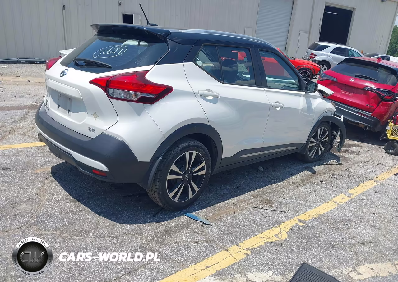 2018 Nissan Kicks Sr VIN:3N1CP5CU4JL513165 - 4