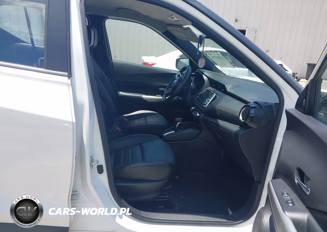 2018 Nissan Kicks Sr VIN:3N1CP5CU4JL513165 - 5