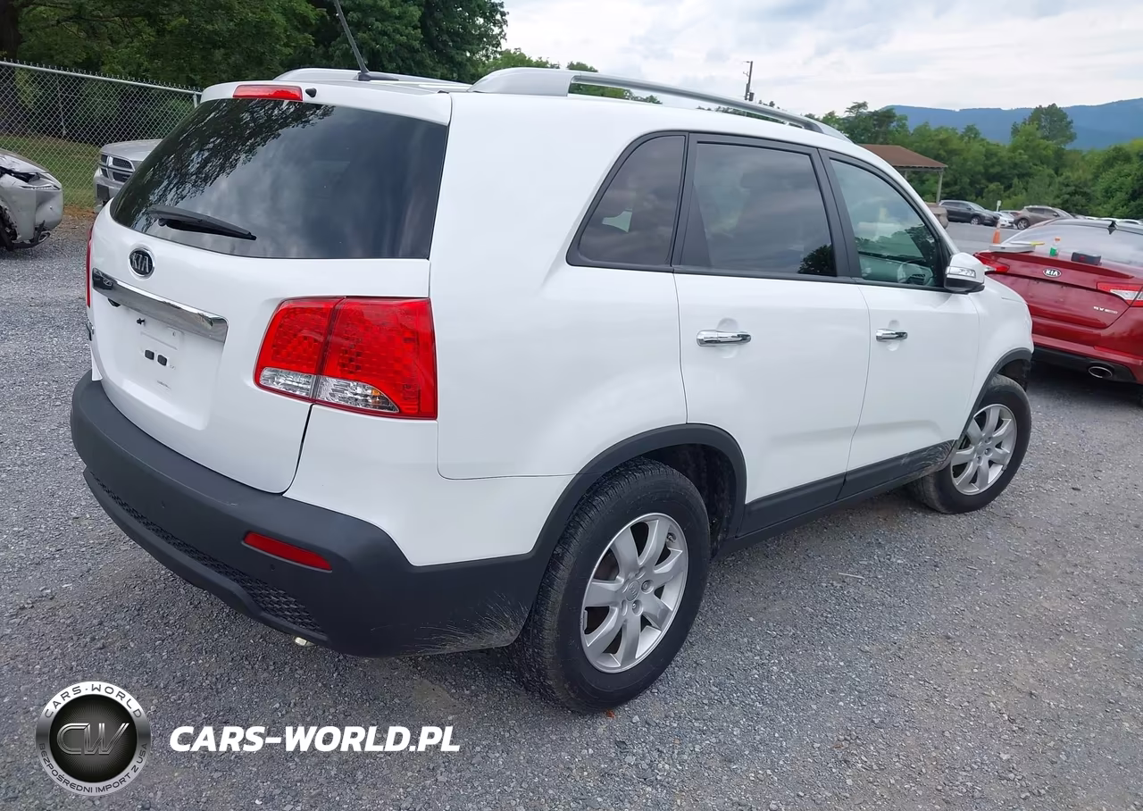 2013 Kia Sorento Lx VIN:5XYKT3A60DG359966 - 4