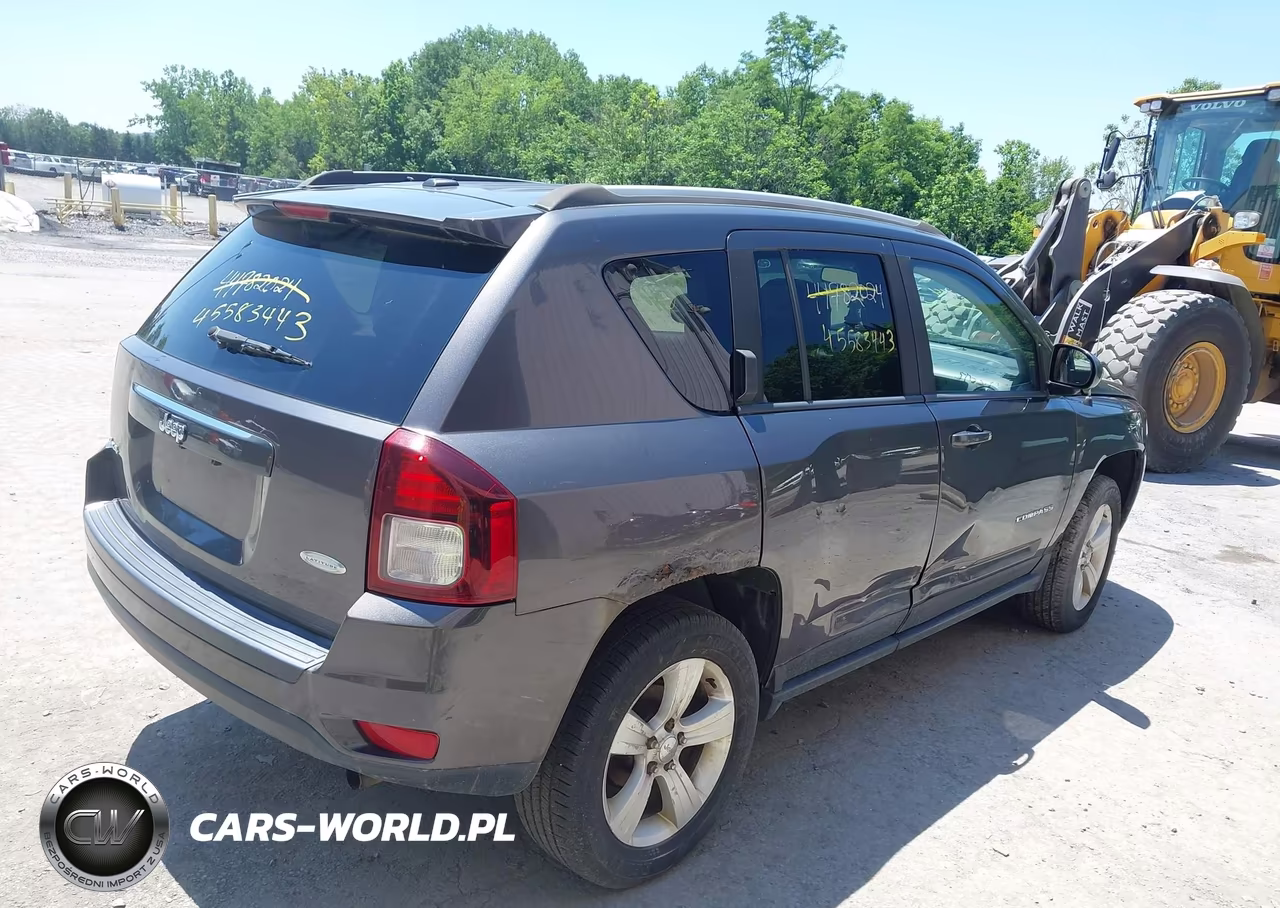2016 Jeep Compass Latitude VIN:1C4NJDEB6GD744998 - 4