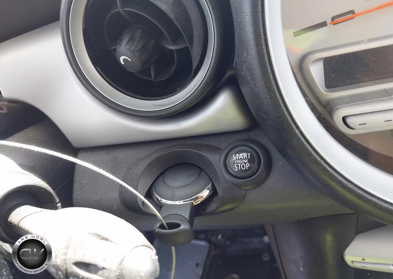 2010 Mini Cooper Clubman VIN:WMWML3C5XATX38869 - 11