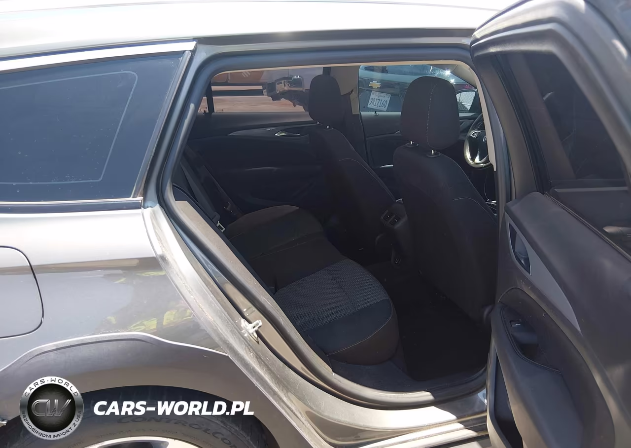2018 Buick Regal Tourx Preferred VIN:W04GU8SX3J1075552 - 8