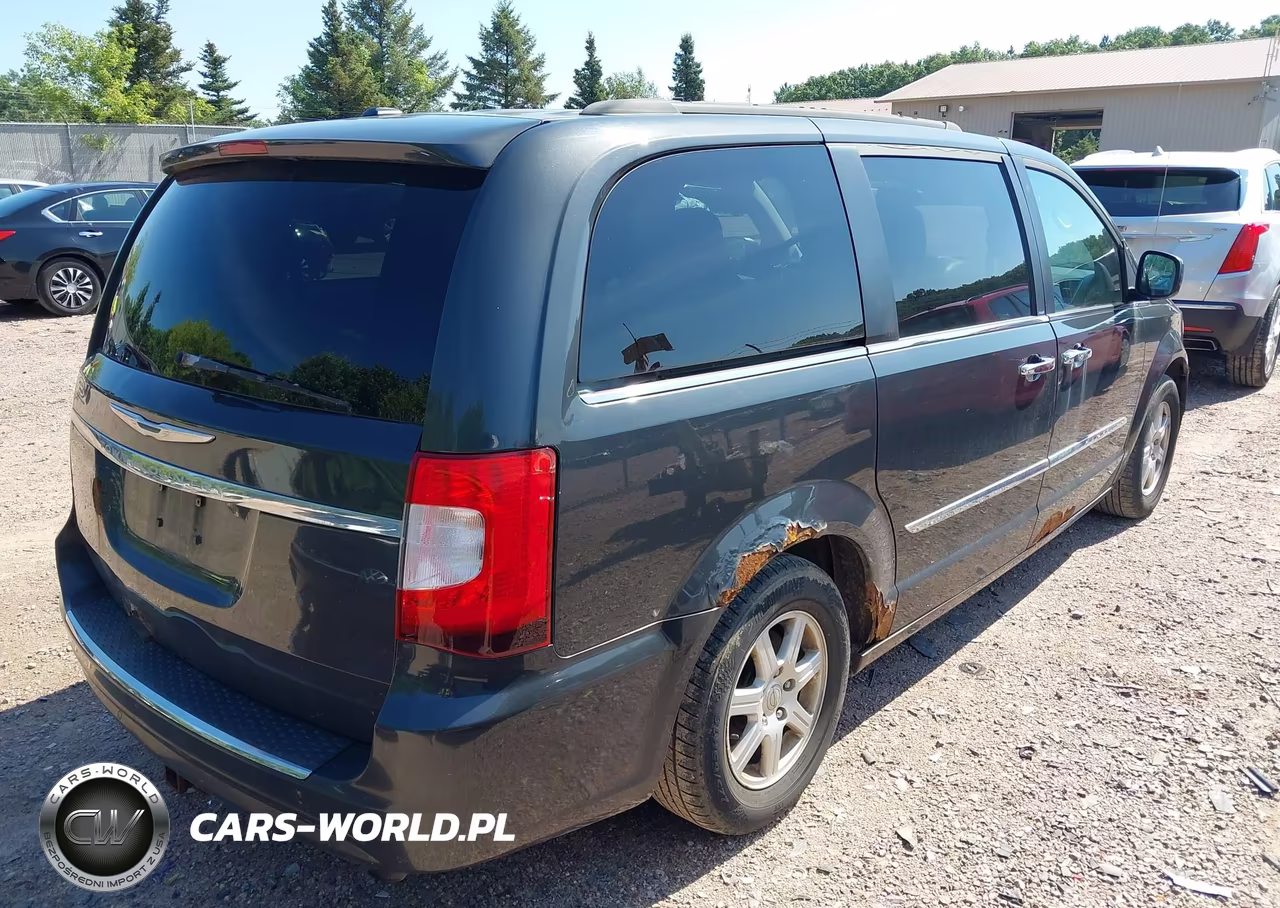 2011 Chrysler Town & Country Touring VIN:2A4RR5DG2BR746695 - 4