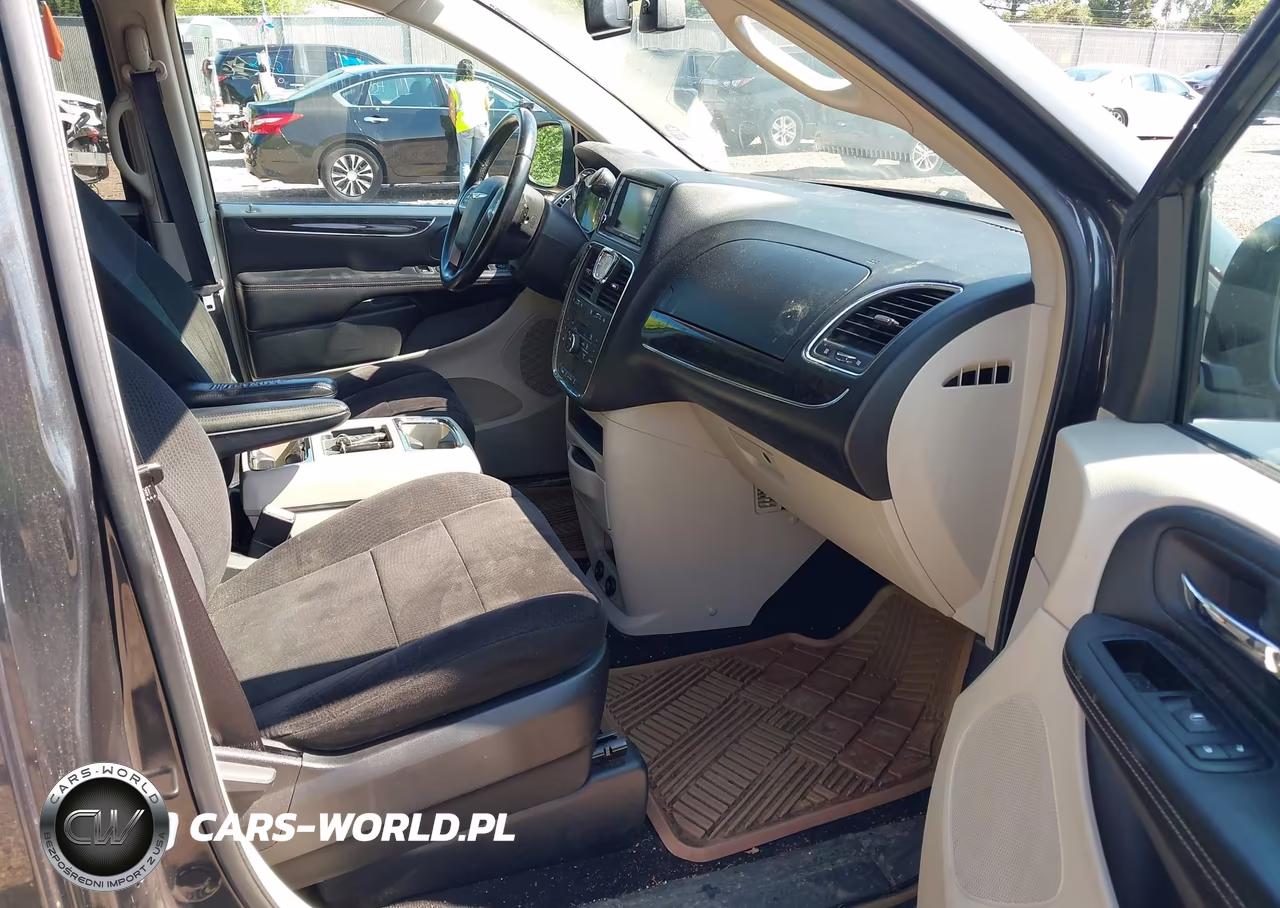 2011 Chrysler Town & Country Touring VIN:2A4RR5DG2BR746695 - 5