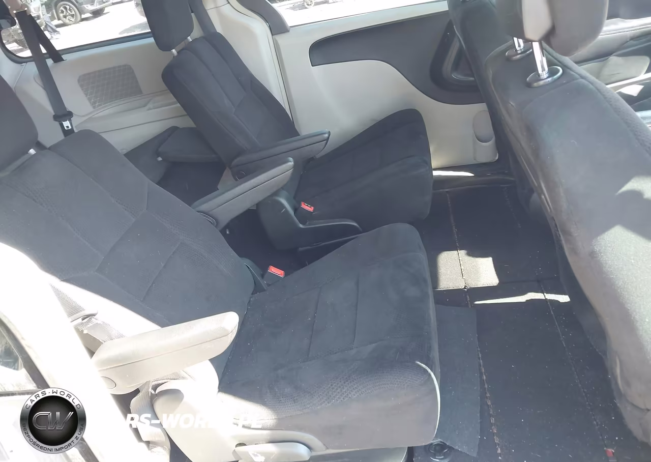 2011 Chrysler Town & Country Touring VIN:2A4RR5DG2BR746695 - 8