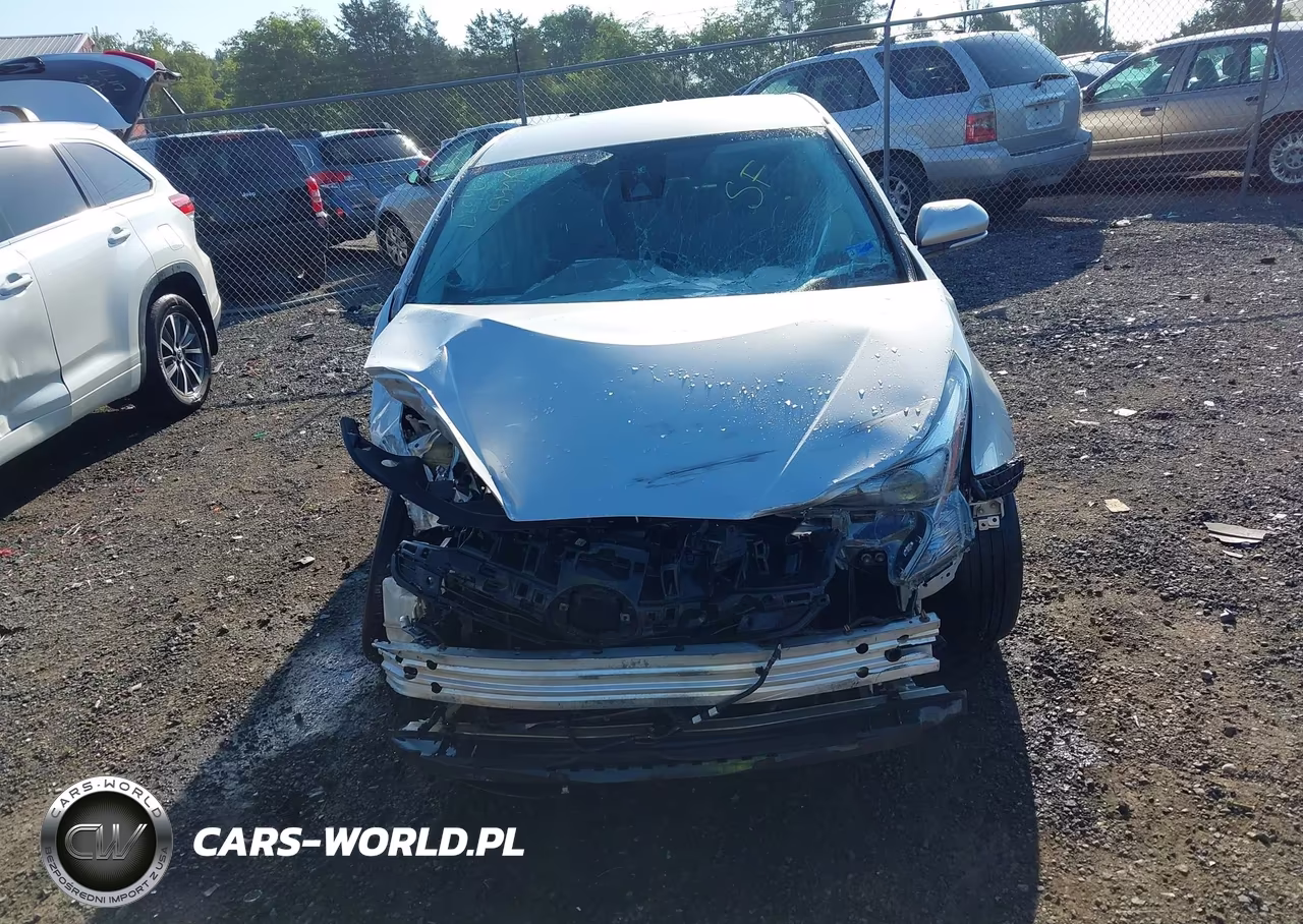 2018 Toyota Prius Four VIN:JTDKARFU7J3064315 - 11
