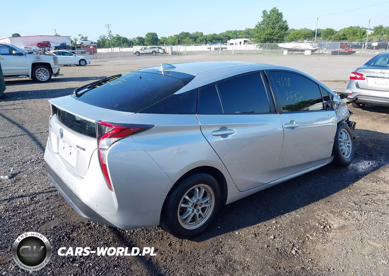 2018 Toyota Prius Four VIN:JTDKARFU7J3064315 - 4