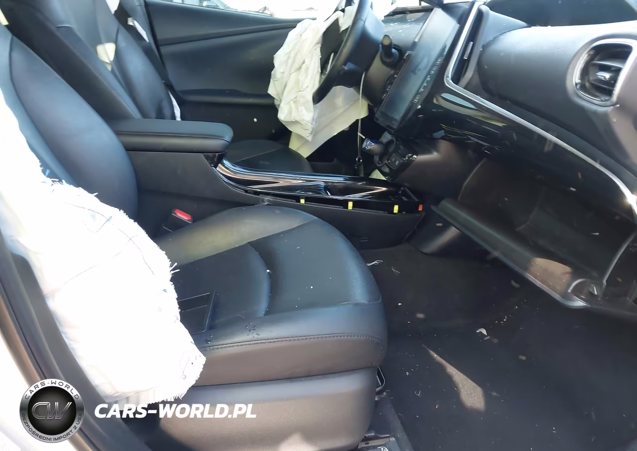 2018 Toyota Prius Four VIN:JTDKARFU7J3064315 - 5