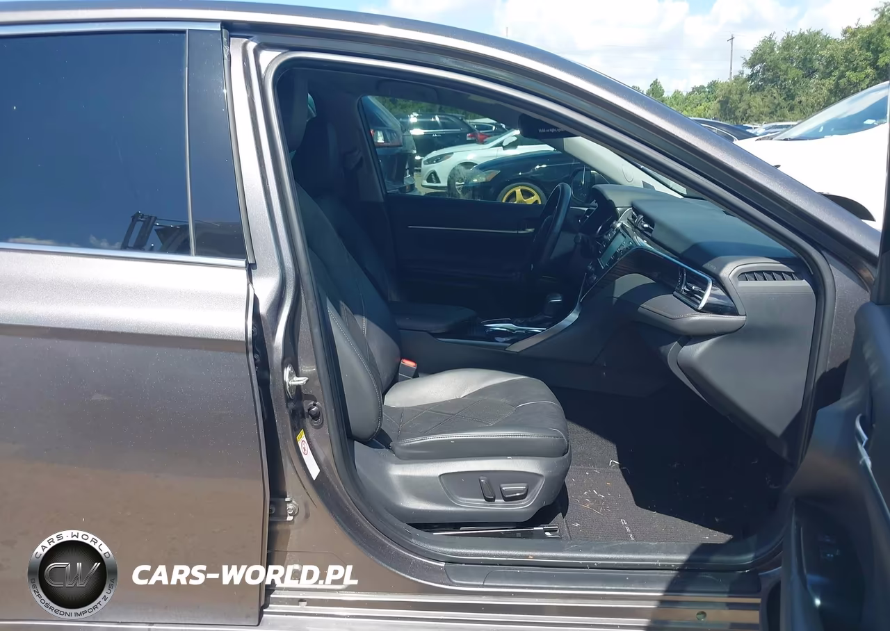 2018 Toyota Camry Xle VIN:4T1B11HK7JU520106 - 5