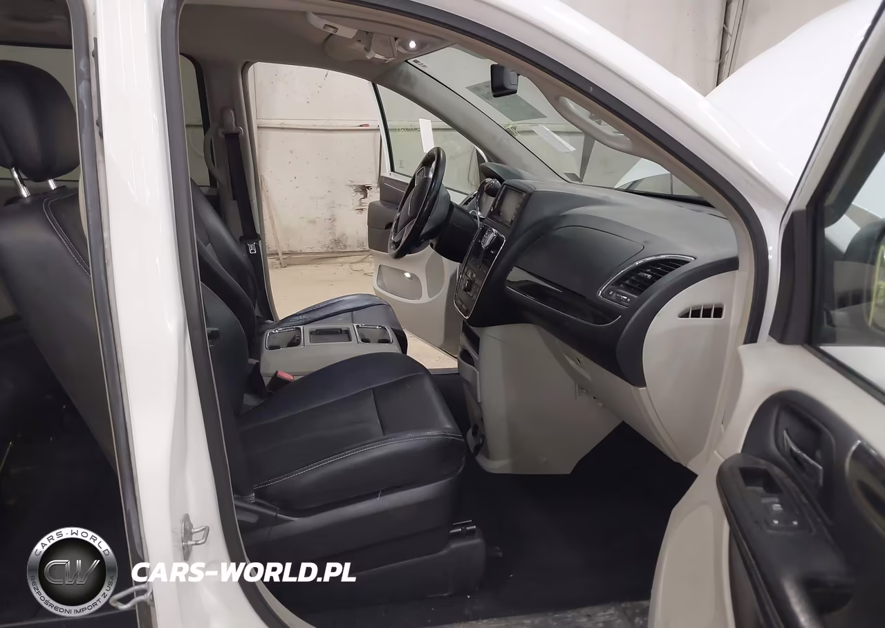 2014 Chrysler Town & Country Touring VIN:2C4RC1BG0ER209220 - 5