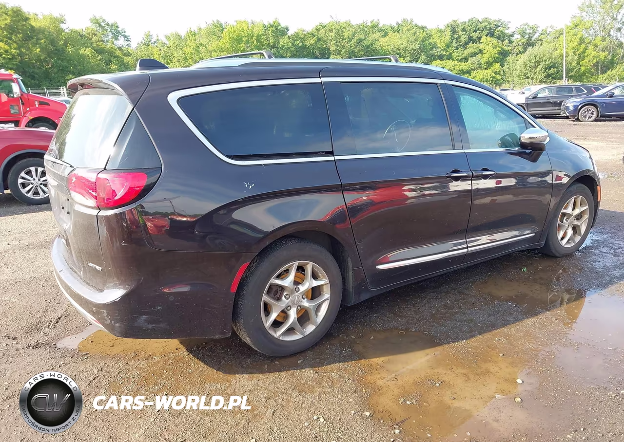 2017 Chrysler Pacifica Limited VIN:2C4RC1GG6HR664005 - 4