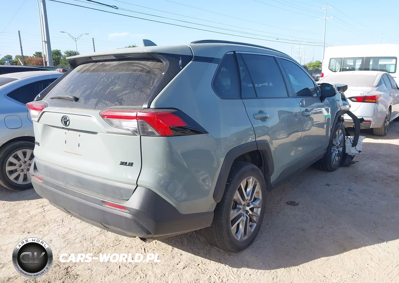 2020 Toyota Rav4 Xle Premium VIN:2T3C1RFV9LW098124 - 4