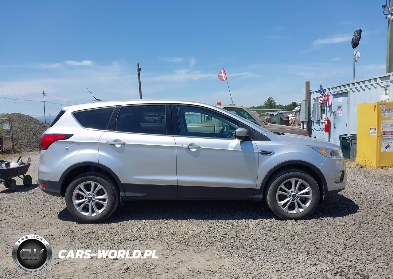 2019 Ford Escape Se VIN:1FMCU9GD4KUA65813 - 18