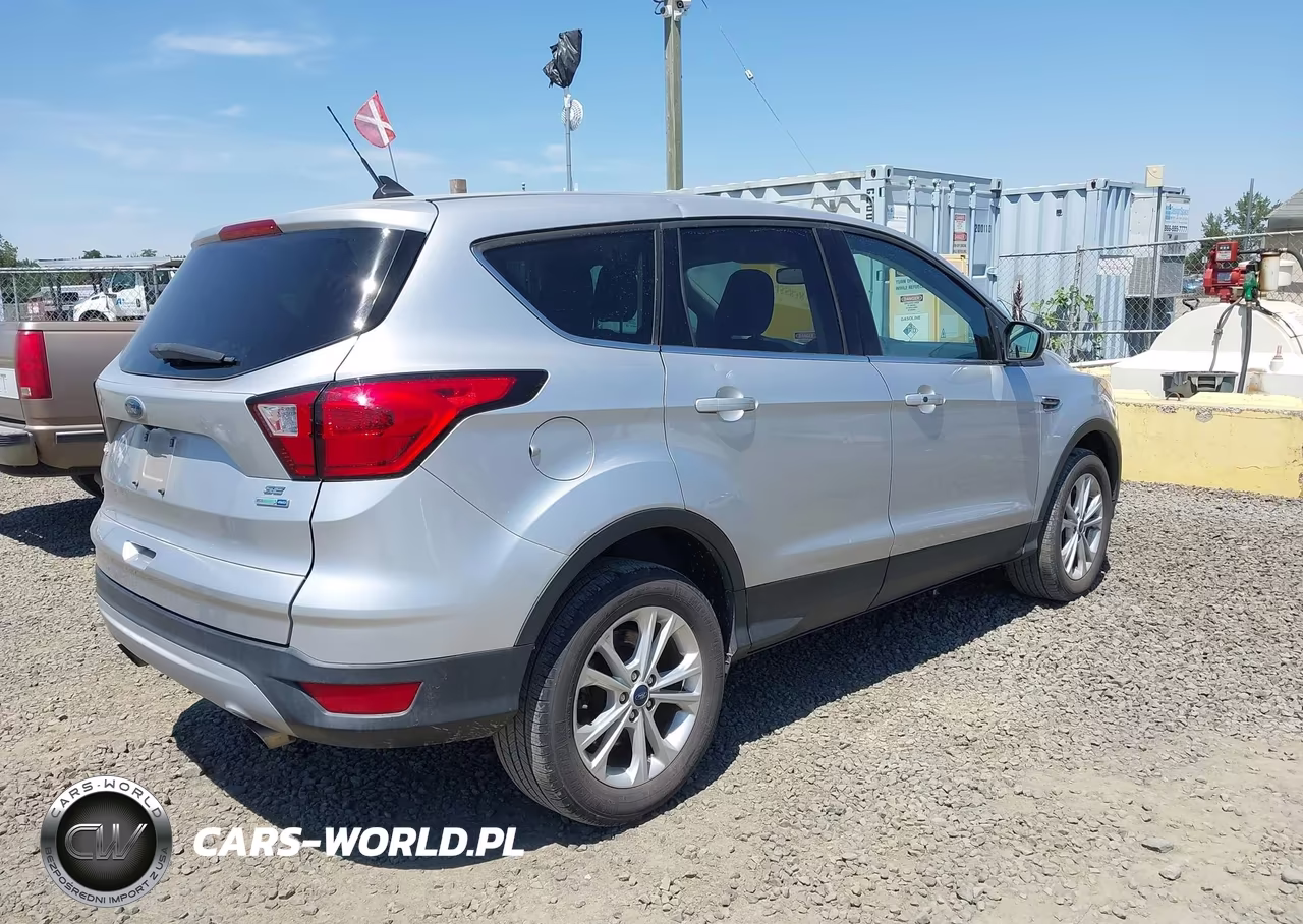 2019 Ford Escape Se VIN:1FMCU9GD4KUA65813 - 4