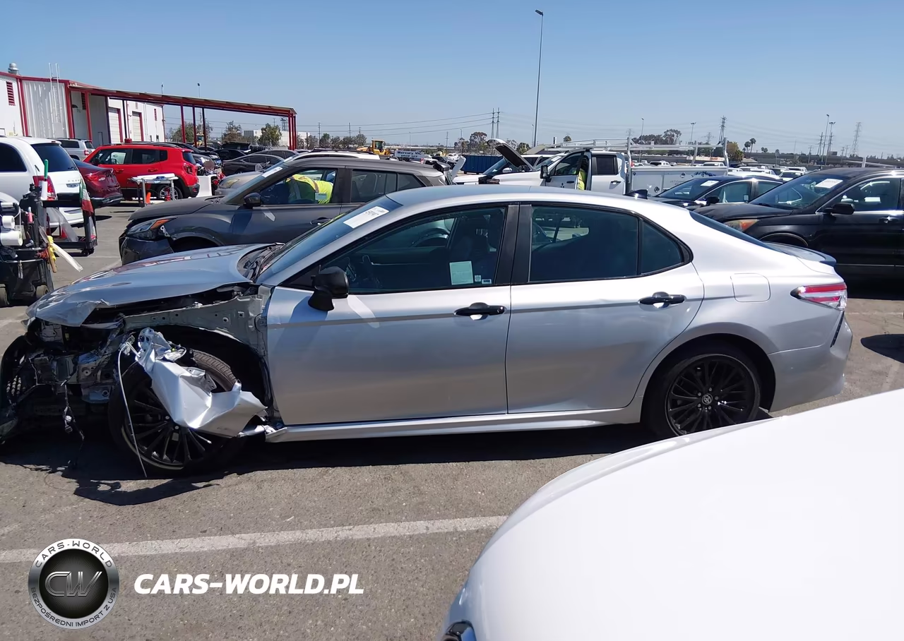 2020 Toyota Camry Se Nightshade Edition VIN:4T1G11AK3LU375987 - 14