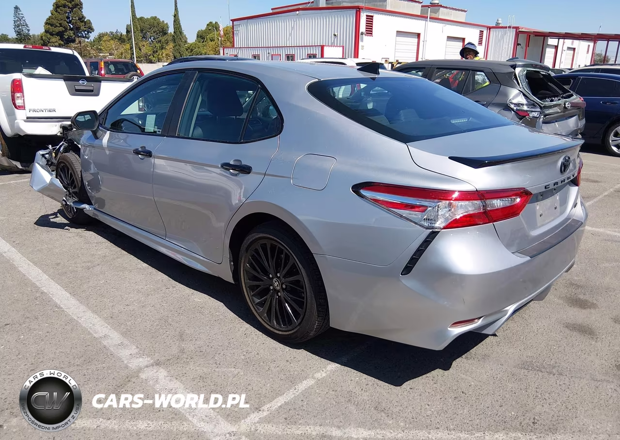 2020 Toyota Camry Se Nightshade Edition VIN:4T1G11AK3LU375987 - 3