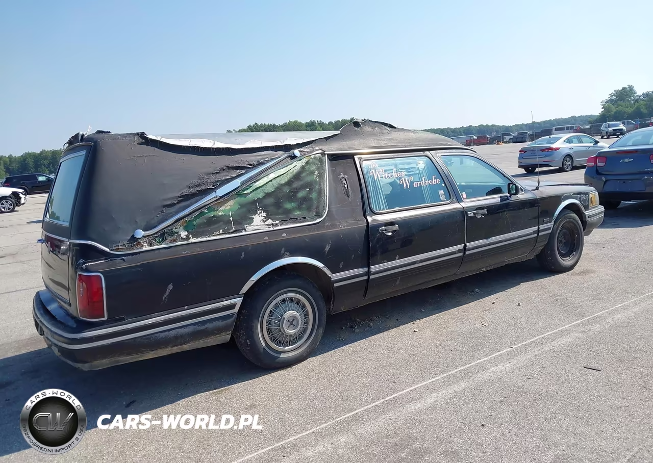 1992 Lincoln Town Car Executive VIN:1LNLM81W5NY756026 - 4