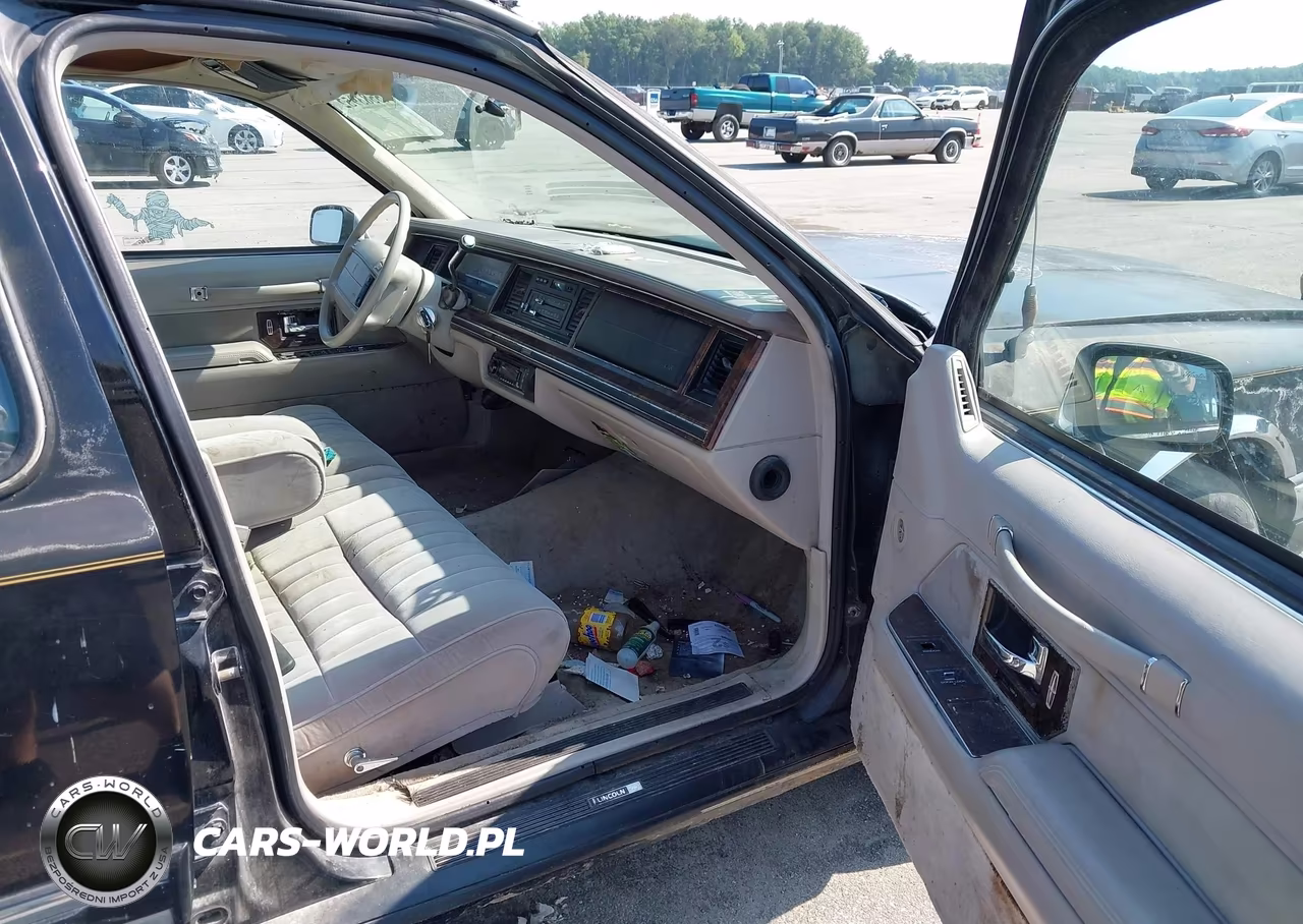 1992 Lincoln Town Car Executive VIN:1LNLM81W5NY756026 - 5