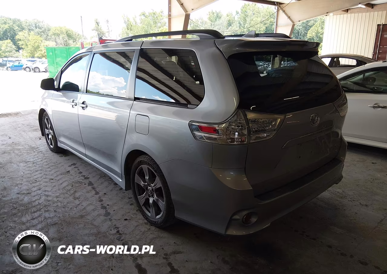 2018 Toyota Sienna Se Premium 8 Passenger VIN:5TDXZ3DC1JS920602 - 3