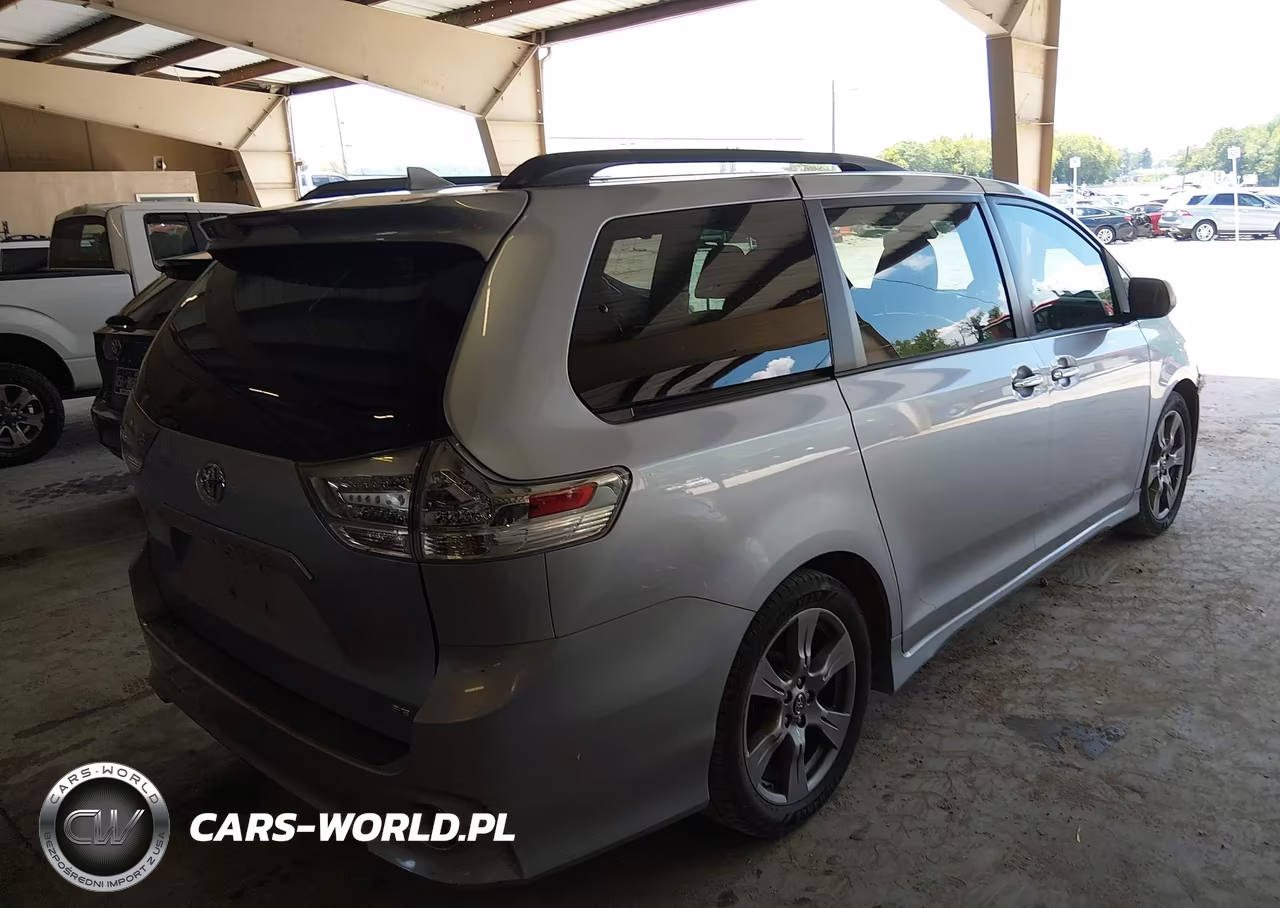 2018 Toyota Sienna Se Premium 8 Passenger VIN:5TDXZ3DC1JS920602 - 4