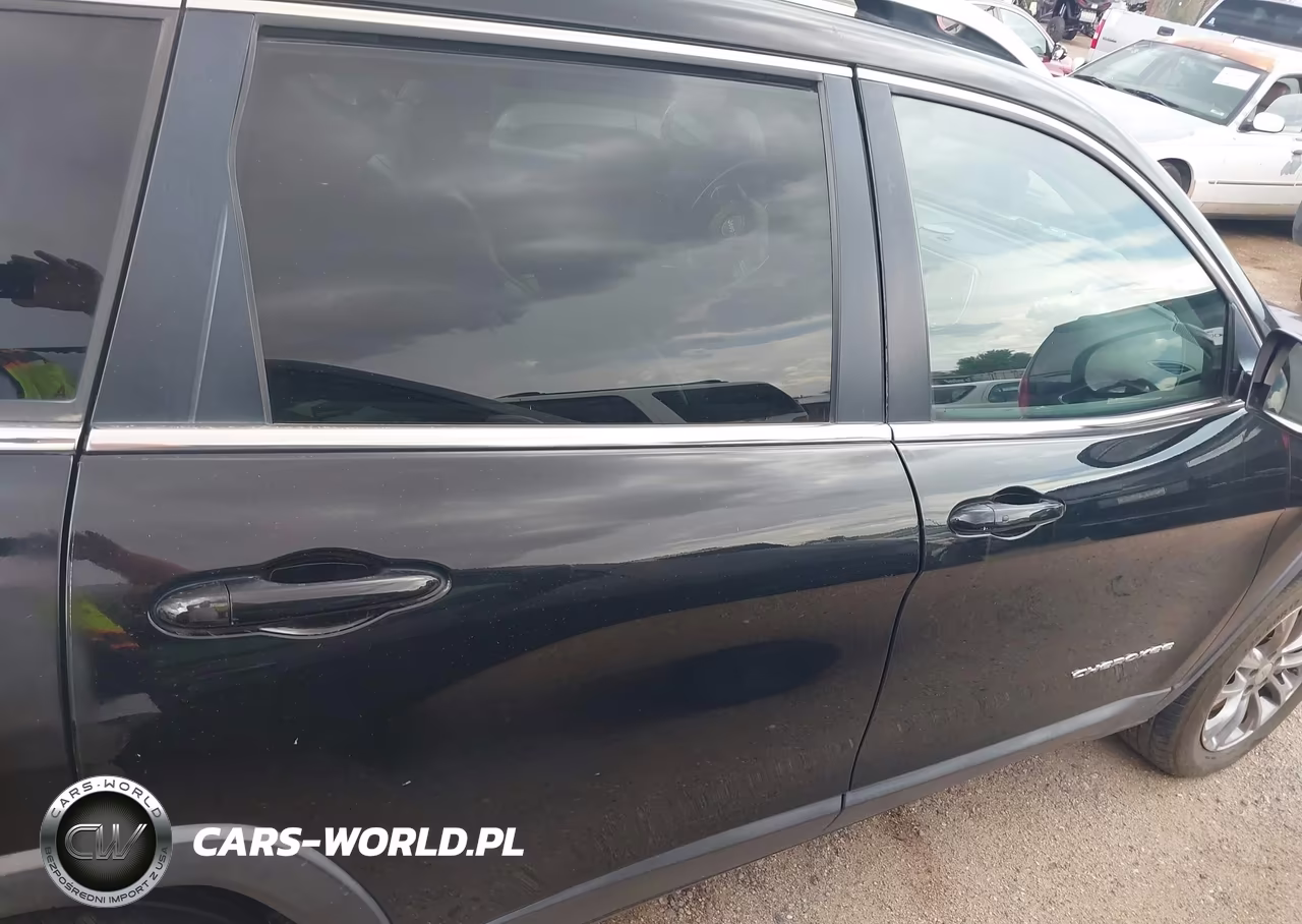 2019 Jeep Cherokee Latitude Plus 4X4 VIN:1C4PJMLX6KD258501 - 13