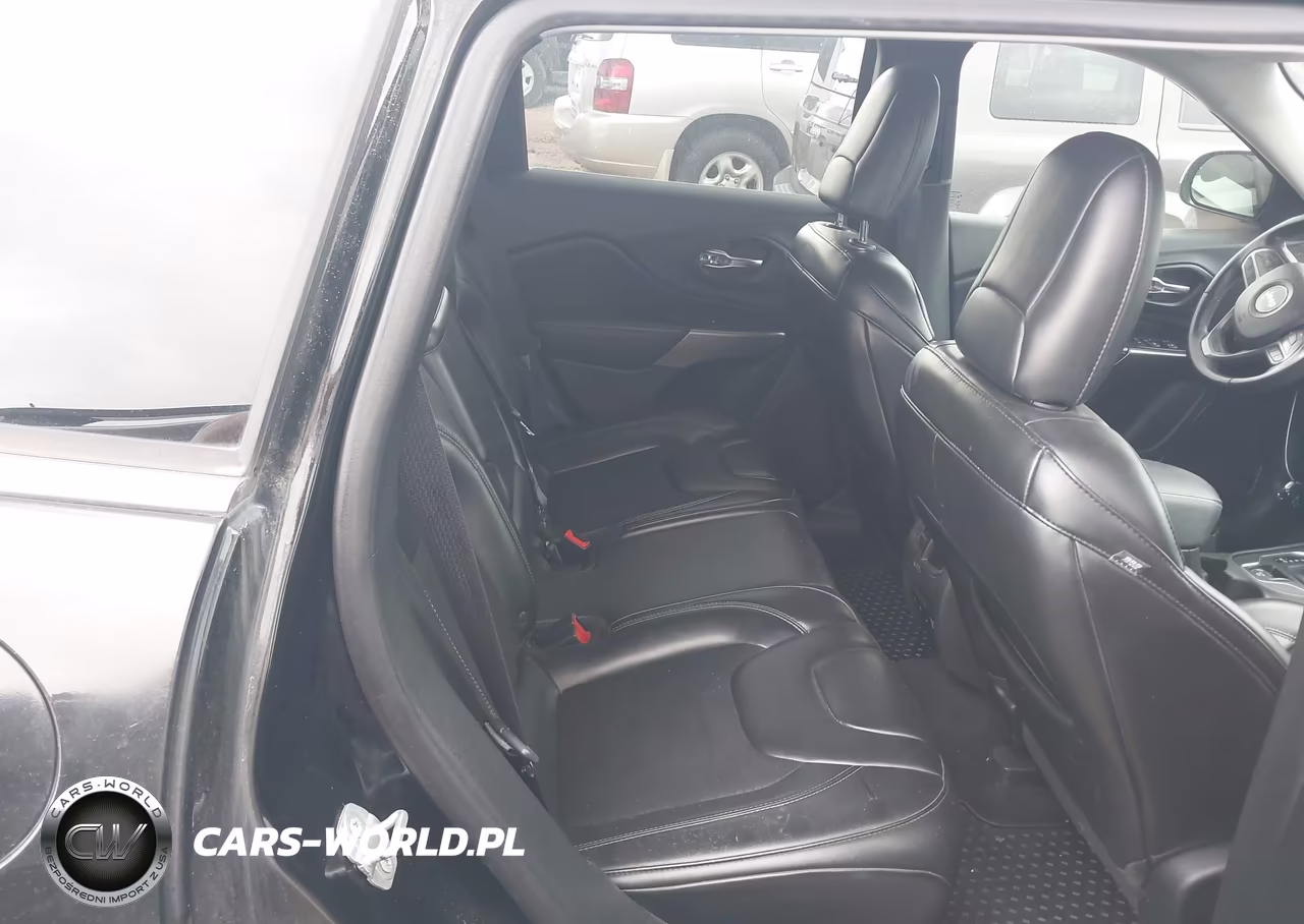 2019 Jeep Cherokee Latitude Plus 4X4 VIN:1C4PJMLX6KD258501 - 8
