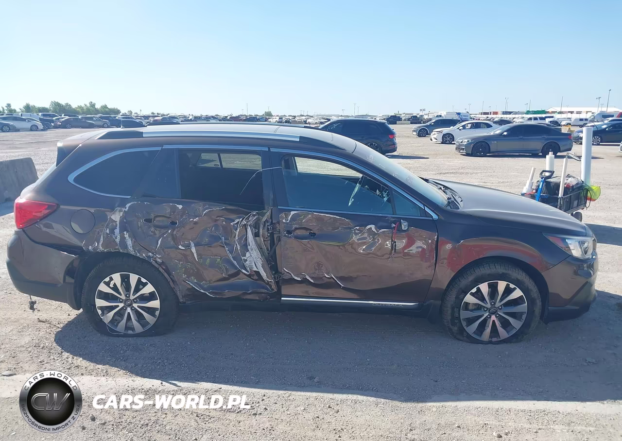 2019 Subaru Outback 3.6R Touring VIN:4S4BSETC4K3355823 - 13