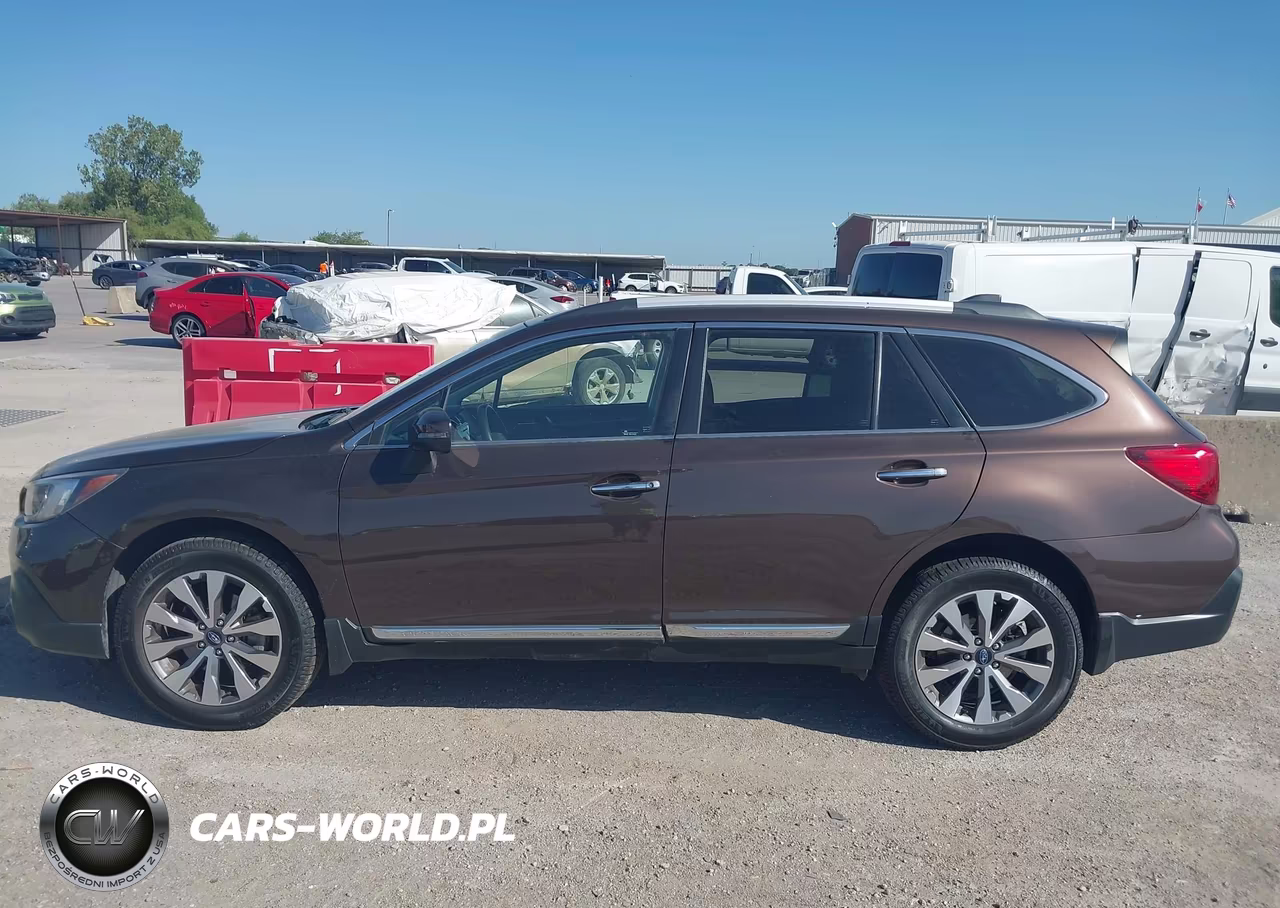 2019 Subaru Outback 3.6R Touring VIN:4S4BSETC4K3355823 - 14