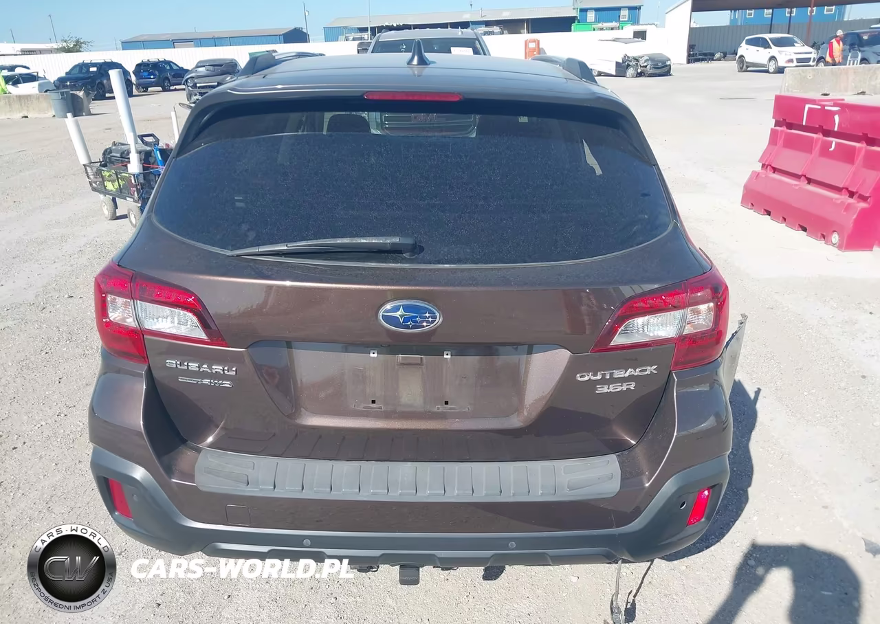 2019 Subaru Outback 3.6R Touring VIN:4S4BSETC4K3355823 - 16