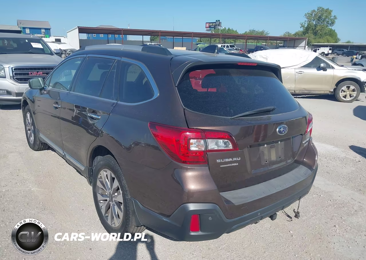 2019 Subaru Outback 3.6R Touring VIN:4S4BSETC4K3355823 - 3