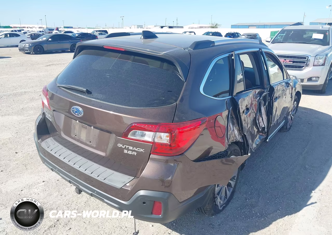 2019 Subaru Outback 3.6R Touring VIN:4S4BSETC4K3355823 - 4