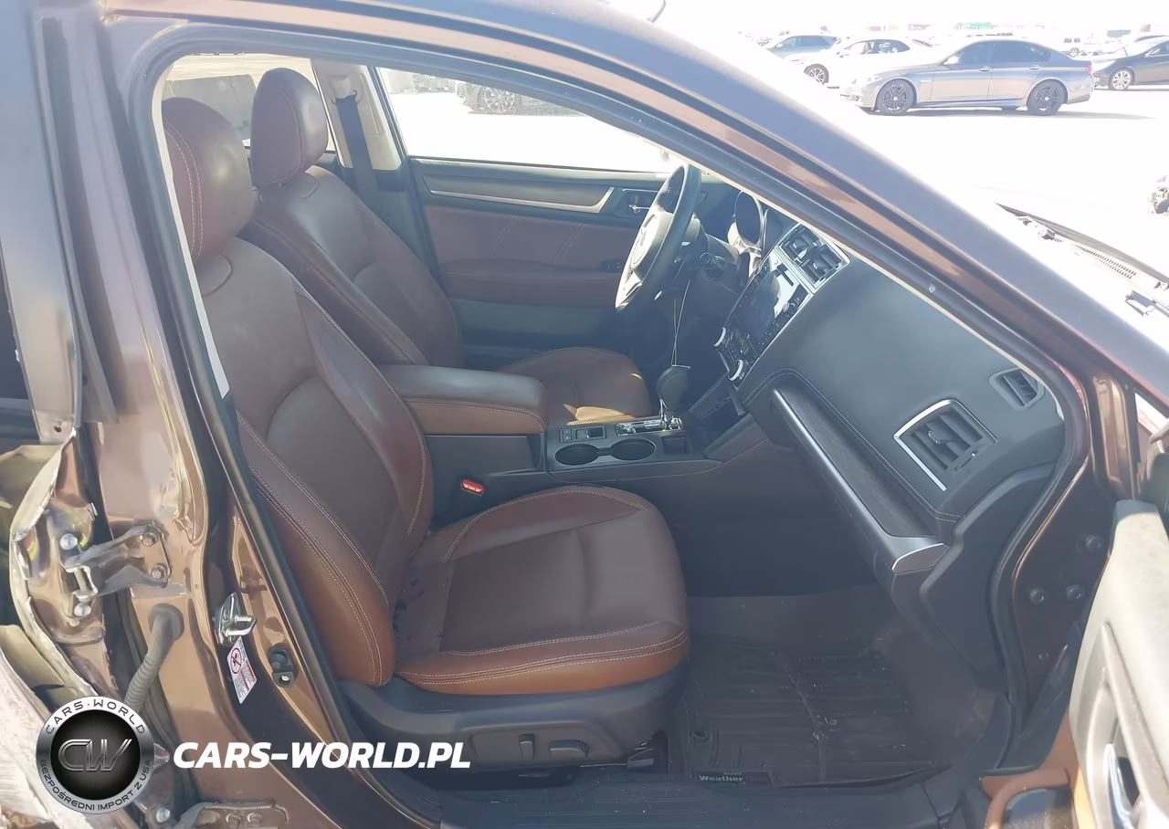 2019 Subaru Outback 3.6R Touring VIN:4S4BSETC4K3355823 - 5