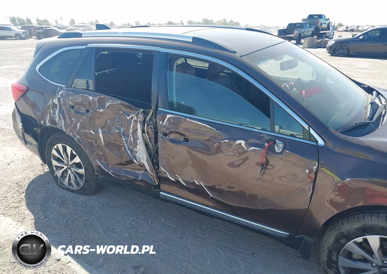 2019 Subaru Outback 3.6R Touring VIN:4S4BSETC4K3355823 - 6