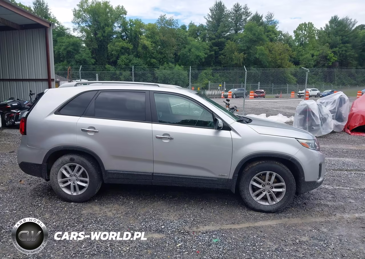 2015 Kia Sorento Lx VIN:5XYKTDA62FG564178 - 12