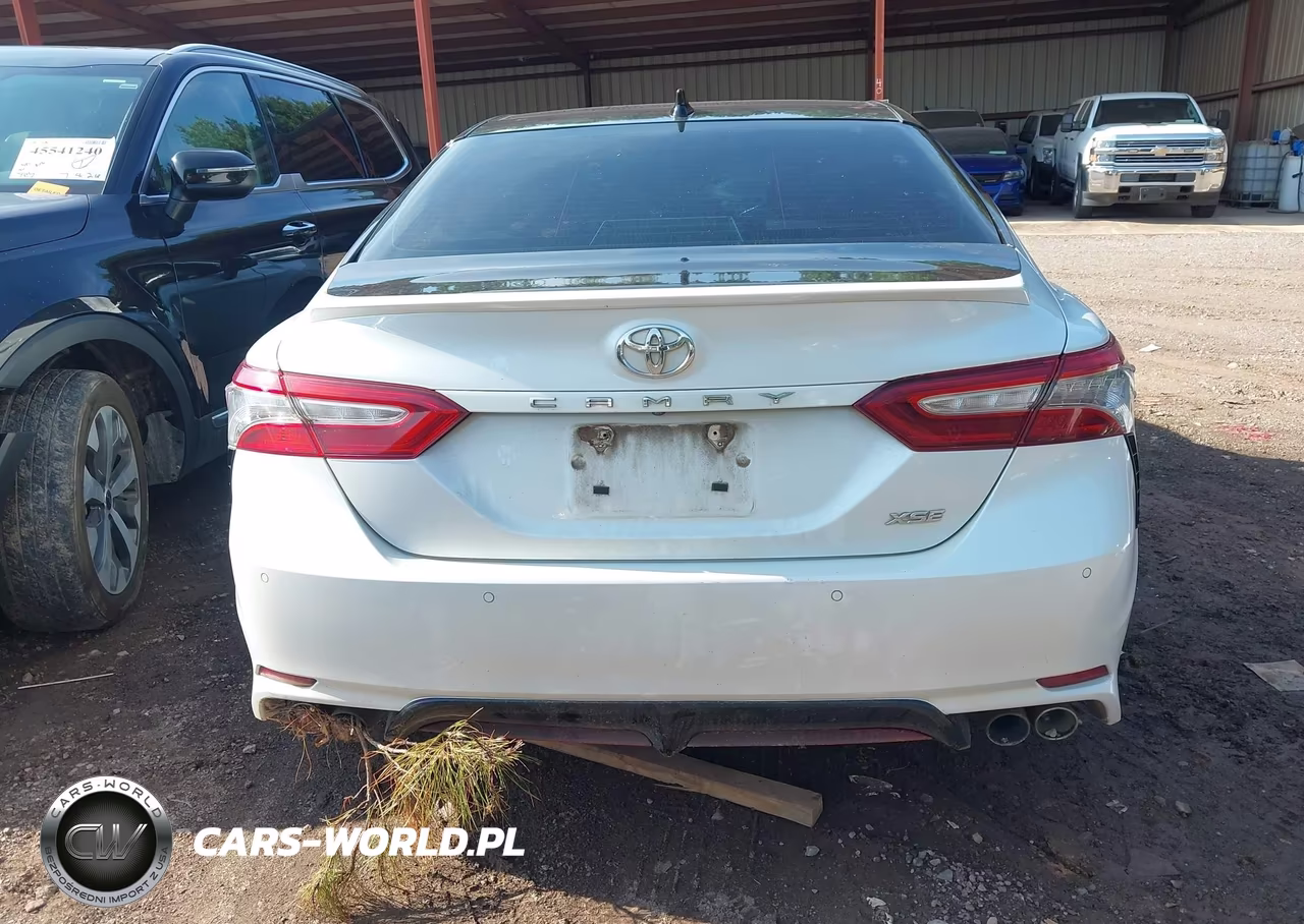 2018 Toyota Camry Xse VIN:4T1B61HK1JU049698 - 17