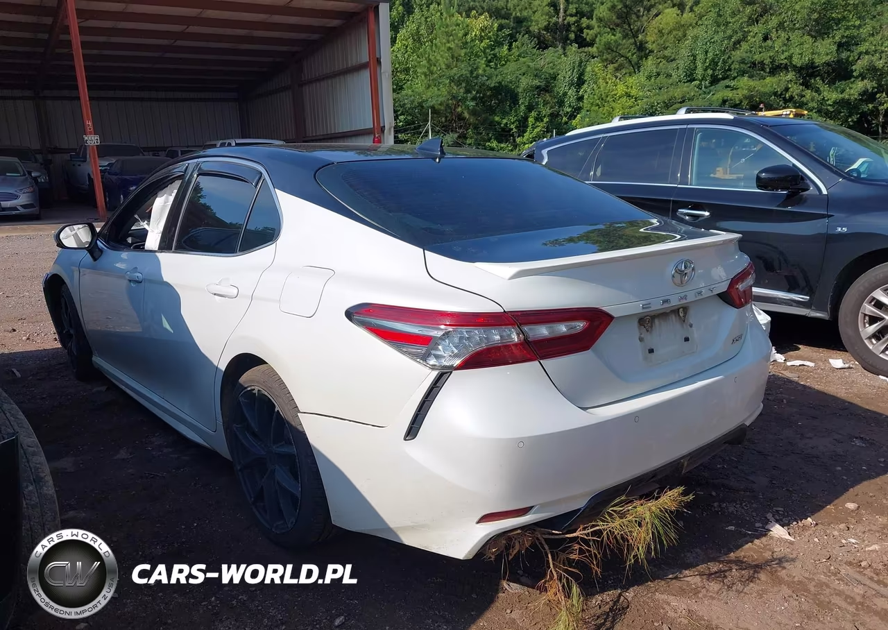 2018 Toyota Camry Xse VIN:4T1B61HK1JU049698 - 3