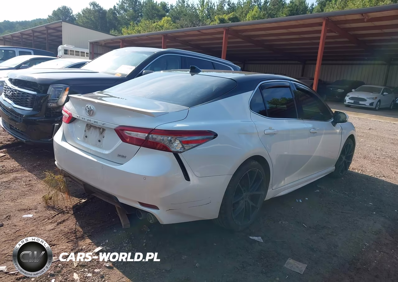 2018 Toyota Camry Xse VIN:4T1B61HK1JU049698 - 4