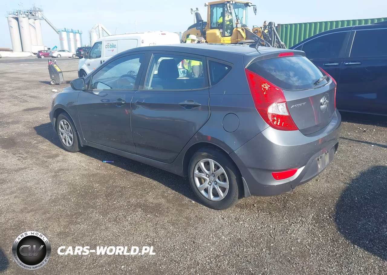 2013 Hyundai Accent Gs VIN:KMHCT5AE6DU084492 - 3